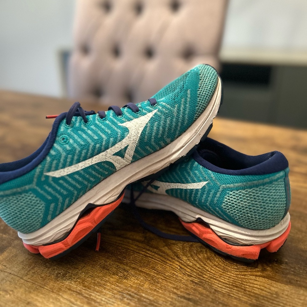 Mizuno Wave Riders (8.5) - Picture 3 of 4